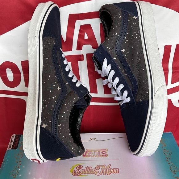 Vans Old Skool
Pretty Guardians Sailor Moon 
VNOA7Q2JJDU
Men’s sneakers - Picture 13 of 16